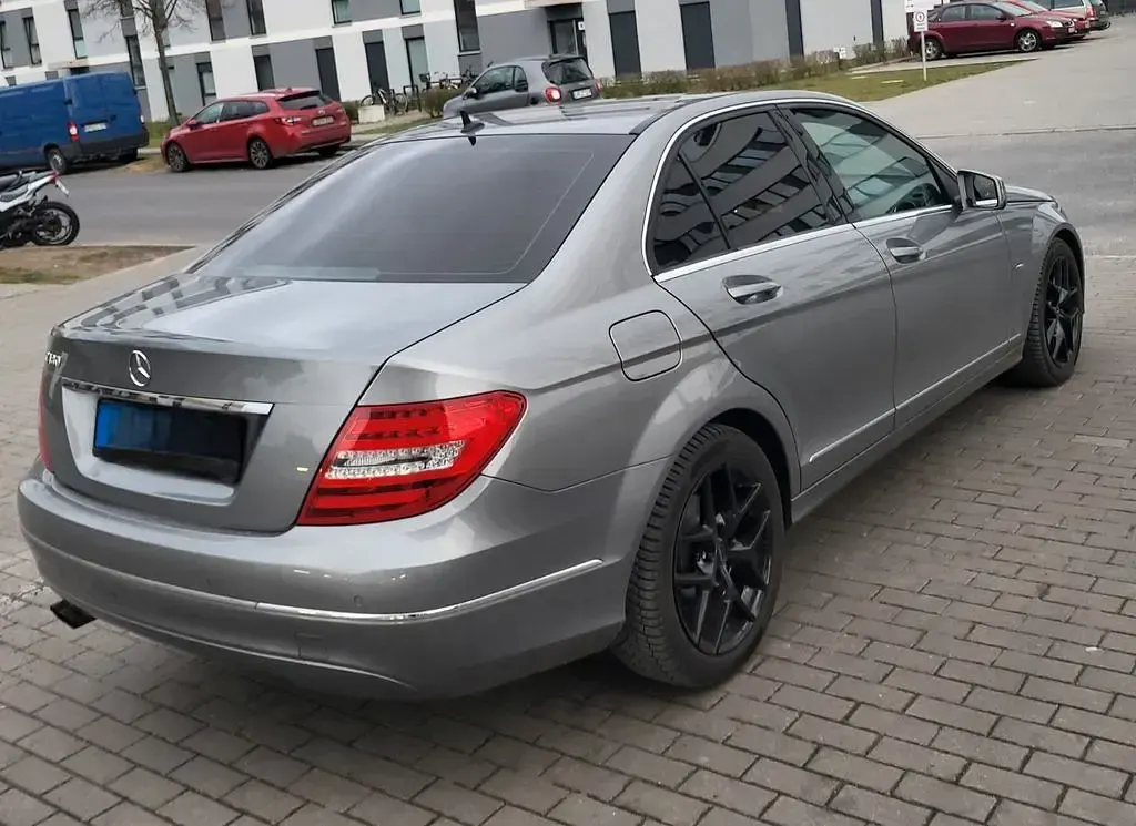 Gebraucht Mercedes C180 156 PS (114 kW) 2011 Grau Limousine