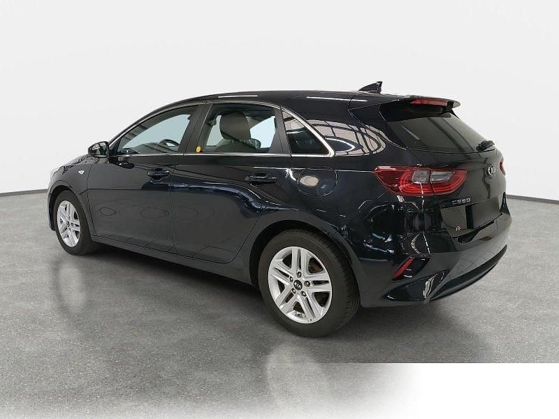 Gebraucht Kia Ceed Vision 140 PS (102 kW) 2019 Metallic Kleinwagen