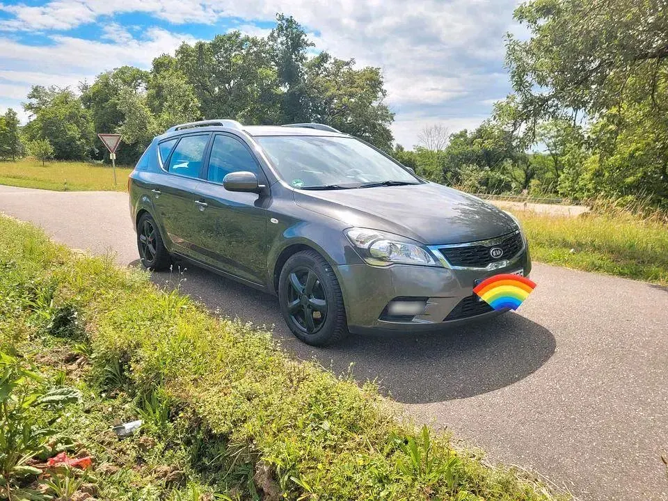 Gebraucht Kia Ceed Sportswagon 90 PS (66 kW) 2011 Grau Kombi
