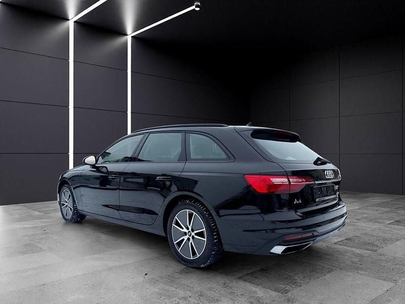 Gebraucht Audi A4 Advanced 163 PS (119 kW) 2022 Brillantschwarz Kombi