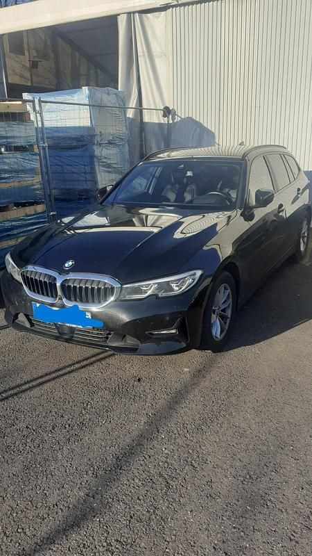 Schwarz Gebraucht 2021 BMW 318 Kombi | 22.999 € (Guter Preis) - Bild 1/4