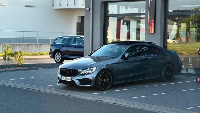 Grau Gebraucht 2017 Mercedes C250 AMG Coupé | 19.999 € (Superpreis) - Bild 1/4