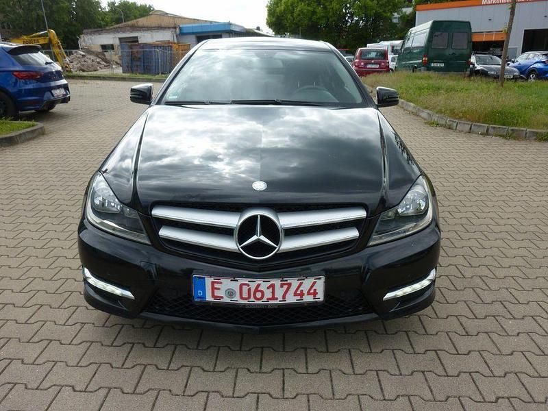 Gebraucht Mercedes C180 156 PS (114 kW) 2012 Schwarz Coupé