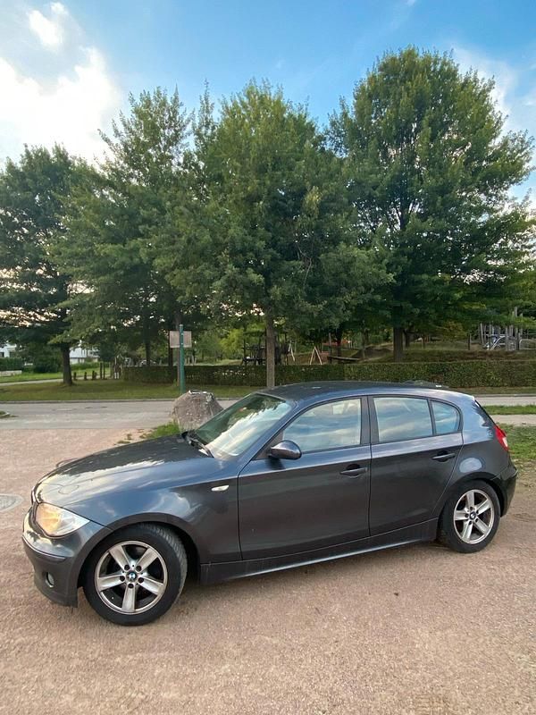 Silber Gebraucht 2006 BMW 120 Kleinwagen | 2.500 € (Etwas zu teuer) - Bild 1/4