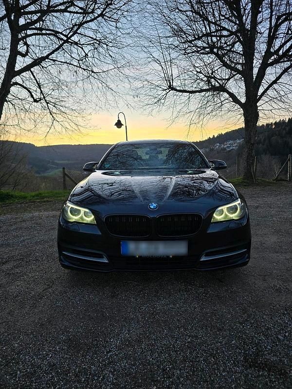 Gebraucht BMW 525 Luxury Line 218 PS (160 kW) 2015 Blau Limousine