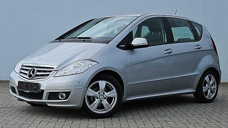 Silber Gebraucht 2010 Mercedes A180 Limousine | 4.970 € (Superpreis) - Bild 1/4