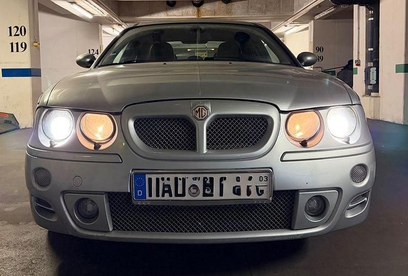 Silber Gebraucht 2003 MG ZT Limousine | 2.950 € - Bild 1/4