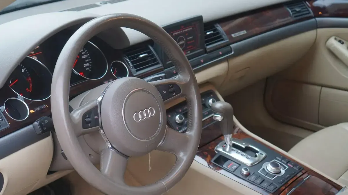 Gebraucht Audi A8 Basis 334 PS (245 kW) 2003 Rot Limousine