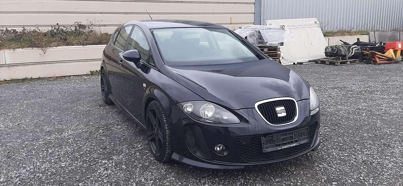 Rojo emocion Gebraucht 2011 Seat Leon Reference Kleinwagen | 4.900 € (Fairer Preis) - Bild 1/4