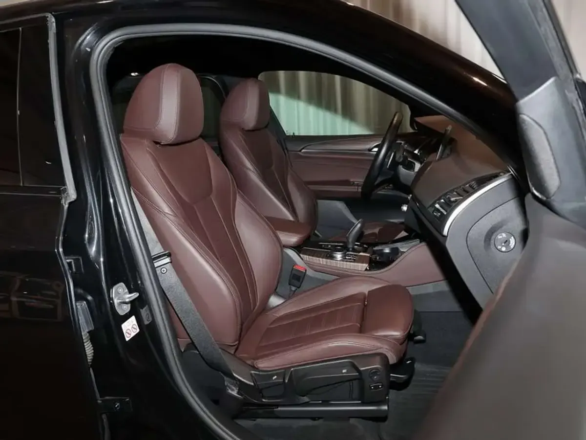 Gebraucht BMW X4 M Sport 190 PS (139 kW) 2019 Black sapphire metallic SUV