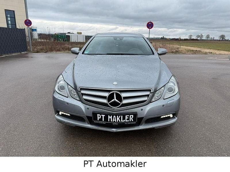 Gebraucht Mercedes E250 204 PS (150 kW) 2009 Silber Coupé