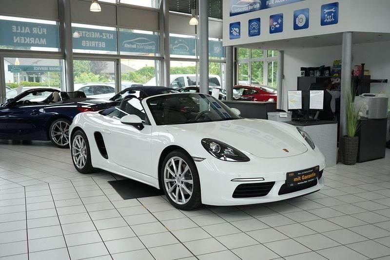 Weiß Gebraucht 2021 Porsche 718 Boxster Cabrio | 60.900 € (Guter Preis) - Bild 1/4