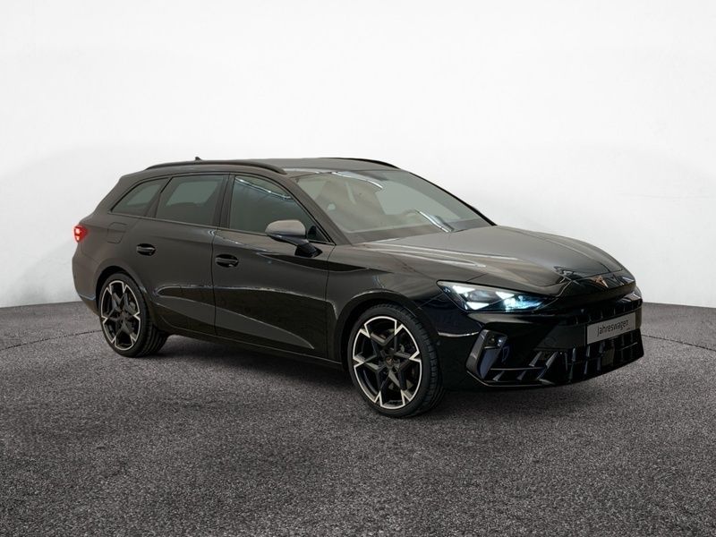 Neu Cupra Leon VZ 333 PS (244 kW) 2025 Mitternachtsschwarz metallic Kombi