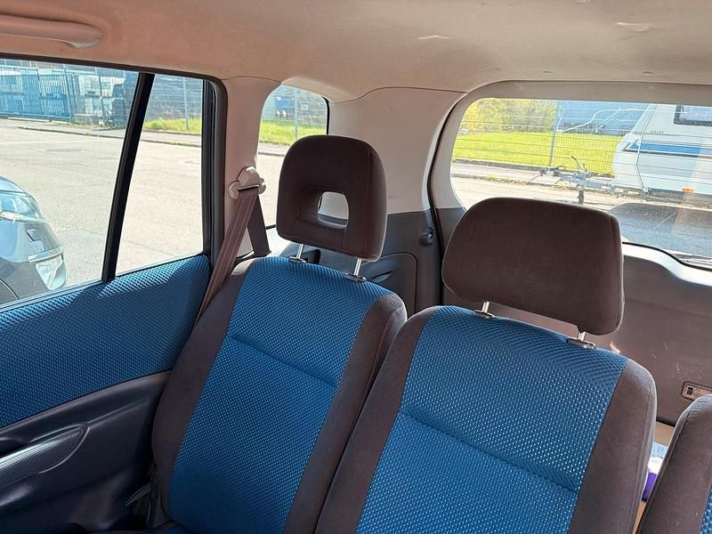 Second-hand Mazda Premacy 100 CP (73 kW) 2004 Argintiu Monovolum