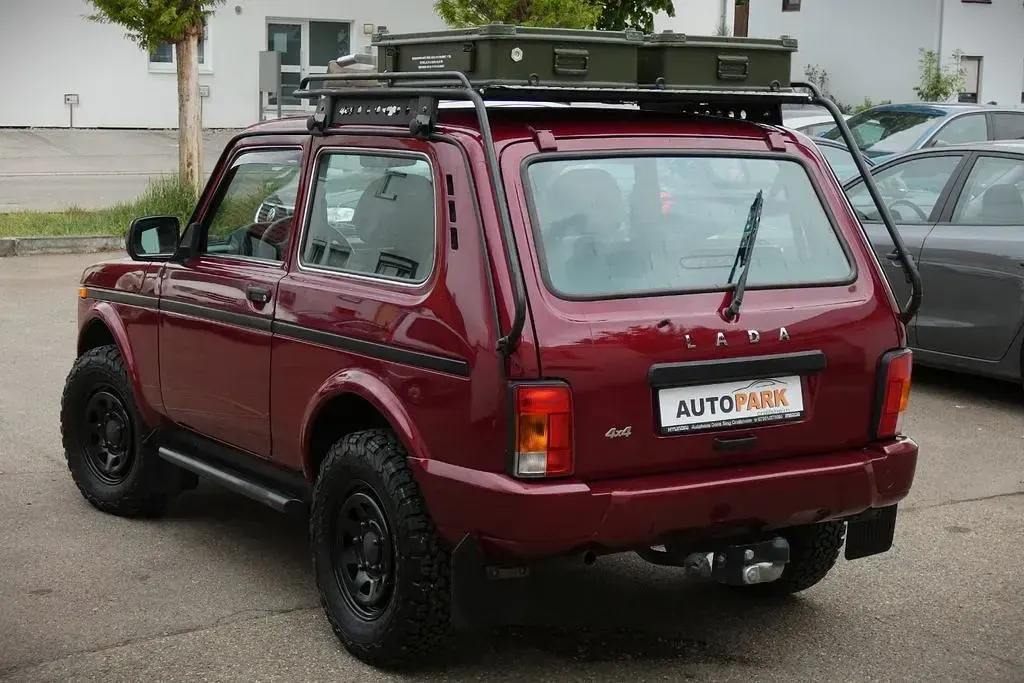 Gebraucht Lada Taiga 83 PS (61 kW) 2019 Rot SUV