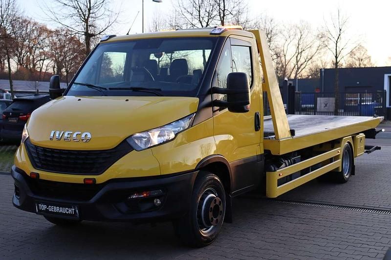 Gebraucht Iveco Daily 179 PS (131 kW) 2022 Sun yellow Van / Kleinbus
