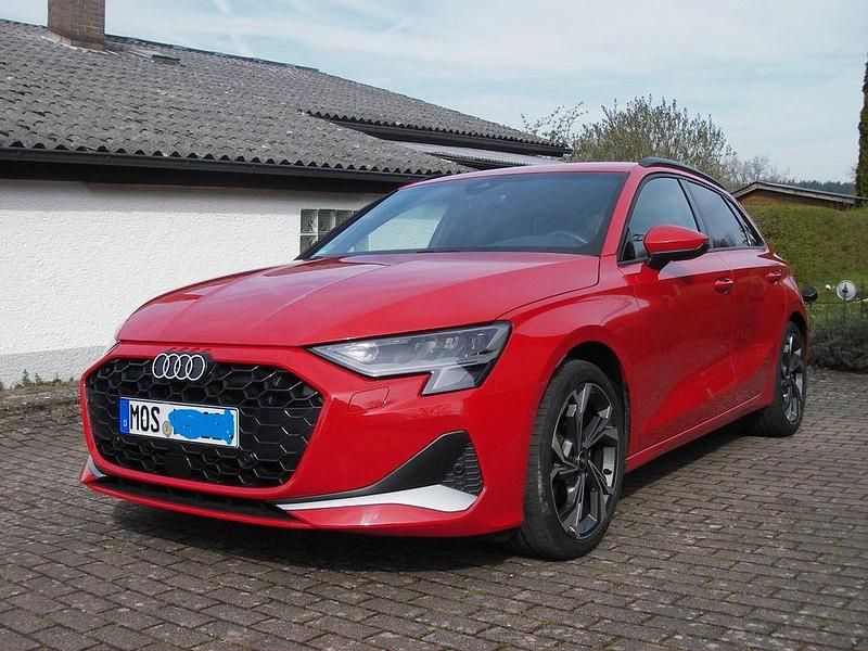 Gebraucht Audi A3 Advanced 150 PS (110 kW) 2024 Rot Limousine