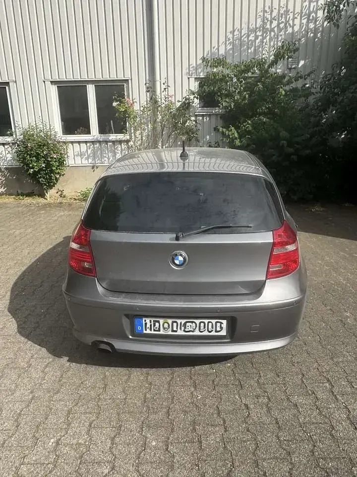 Gebraucht BMW 116 122 PS (89 kW) 2009 Grau Kleinwagen