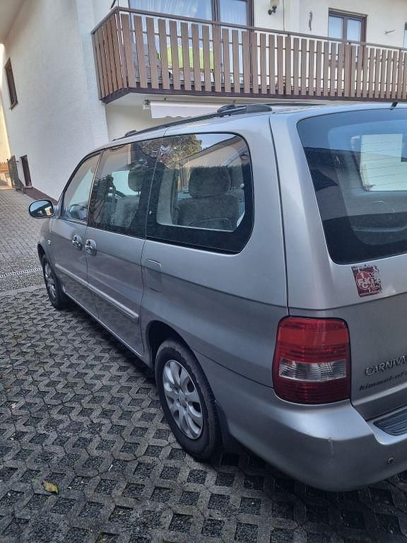 Gebraucht Kia Carnival EX 144 PS (105 kW) 2004 Silber Van / Kleinbus