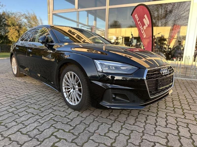 Schwarz Gebraucht 2023 Audi A5 Sportback Kleinwagen | 33.970 € (Guter Preis) - Bild 1/4