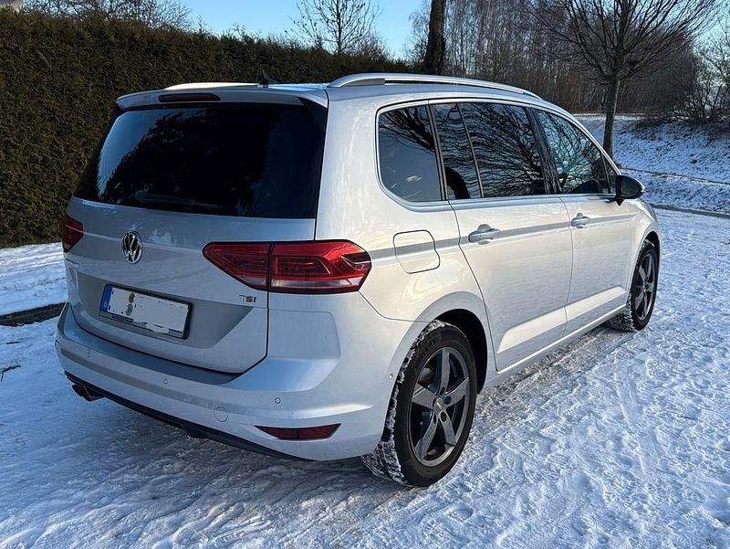 Gebraucht VW Touran Highline 150 PS (110 kW) 2017 Silber Van / Kleinbus