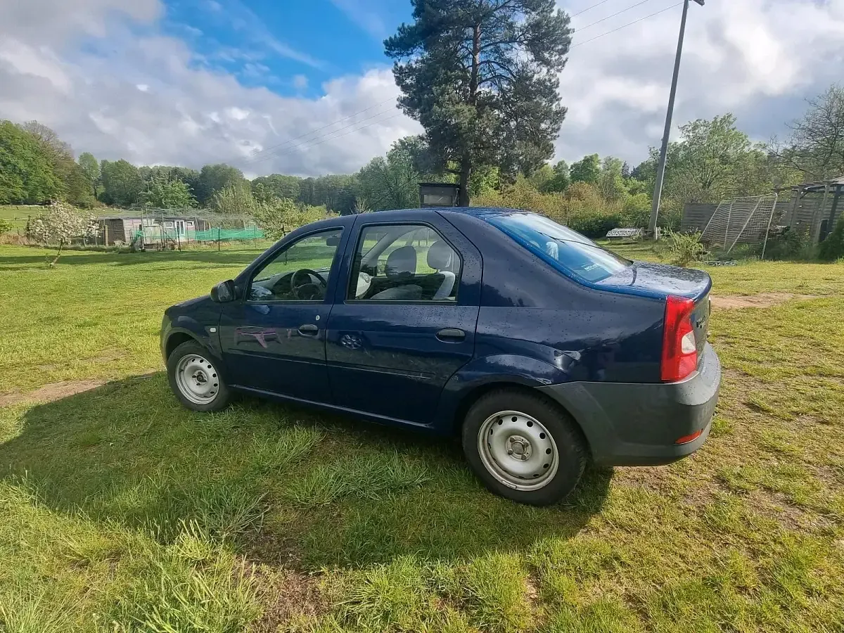 Używany Dacia Logan 75 KM (55 kW) 2009 Niebieski Sedan/Limuzyna
