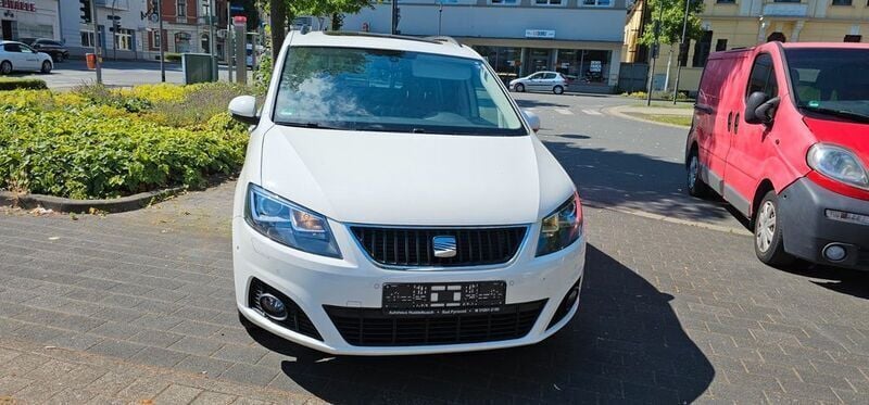 Weiß Gebraucht 2013 Seat Alhambra Style Van / Kleinbus | 13.850 € (Etwas zu teuer) - Bild 1/4