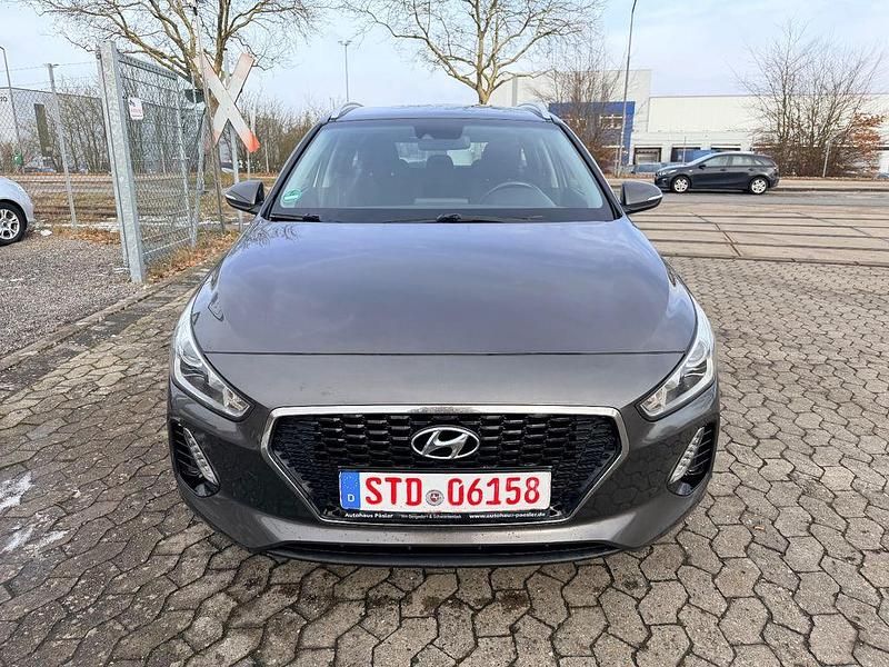 Gebraucht Hyundai i30 Trend 101 PS (74 kW) 2018 Grau Kombi