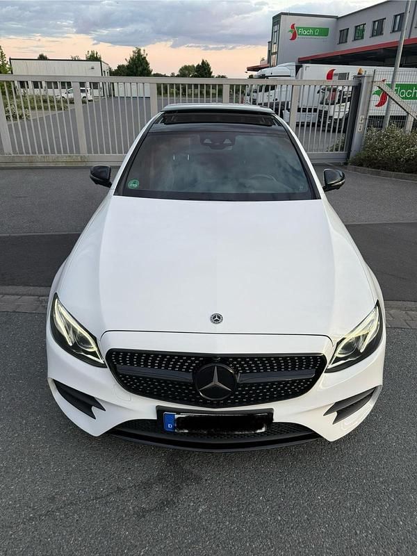 Weiß Gebraucht 2019 Mercedes E400 AMG line Limousine | 44.000 € (Teuer) - Bild 1/4
