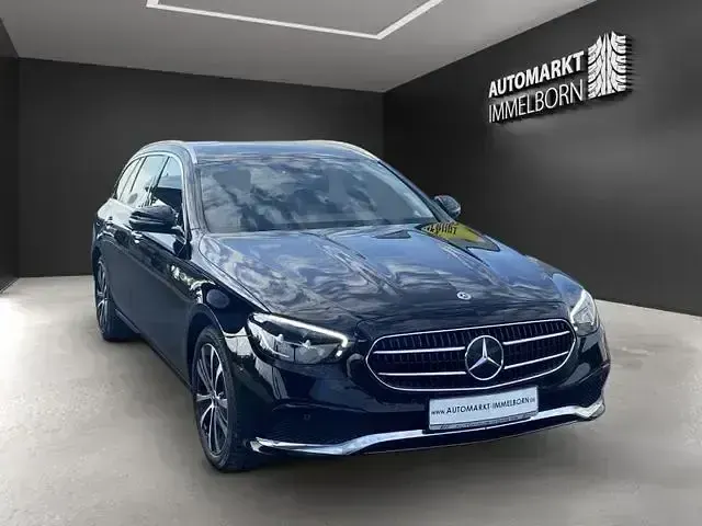Gebraucht Mercedes E300 Avantgarde 306 PS (225 kW) 2022 Schwarz Limousine