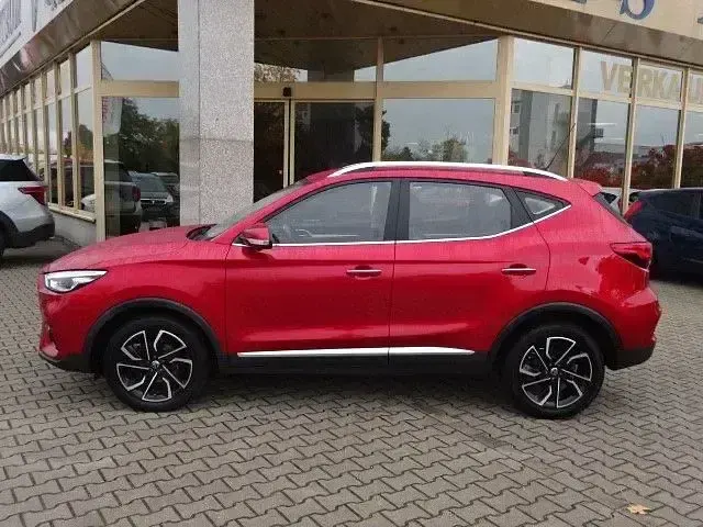 Gebraucht MG ZS Luxury 106 PS (77 kW) 2024 Rot Limousine
