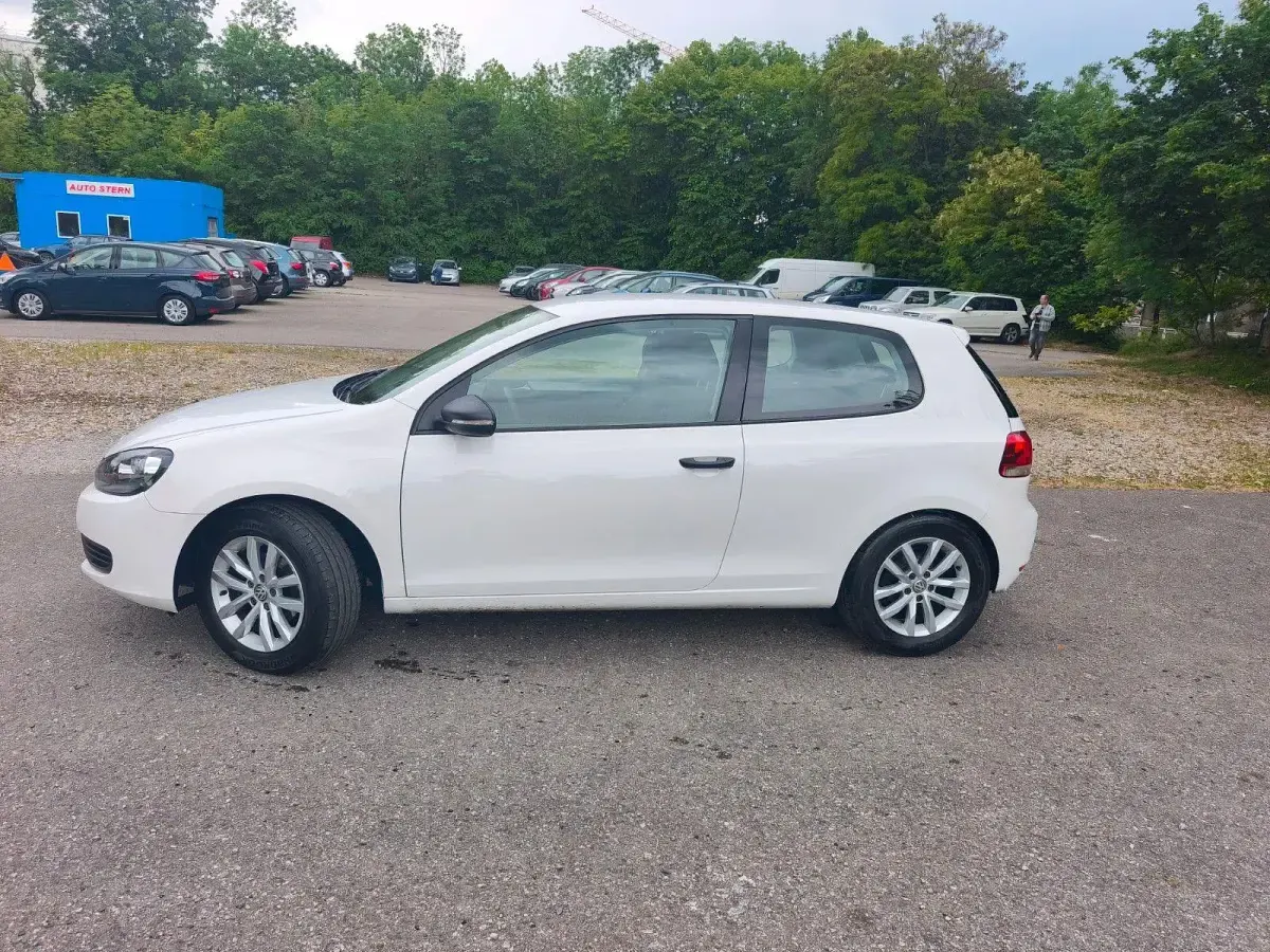 Gebraucht VW Golf VII 80 PS (58 kW) 2012 Weiß Kleinwagen
