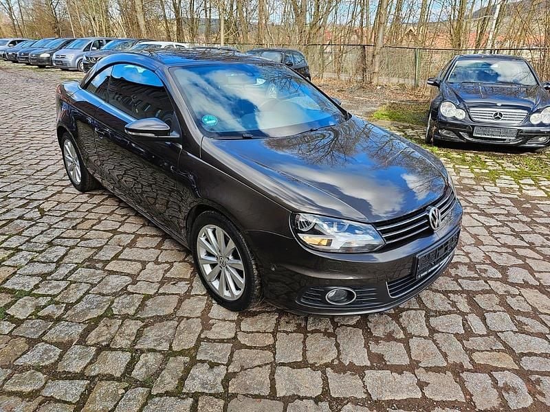 Gebraucht VW Eos Basis 140 PS (102 kW) 2011 Braun Cabrio