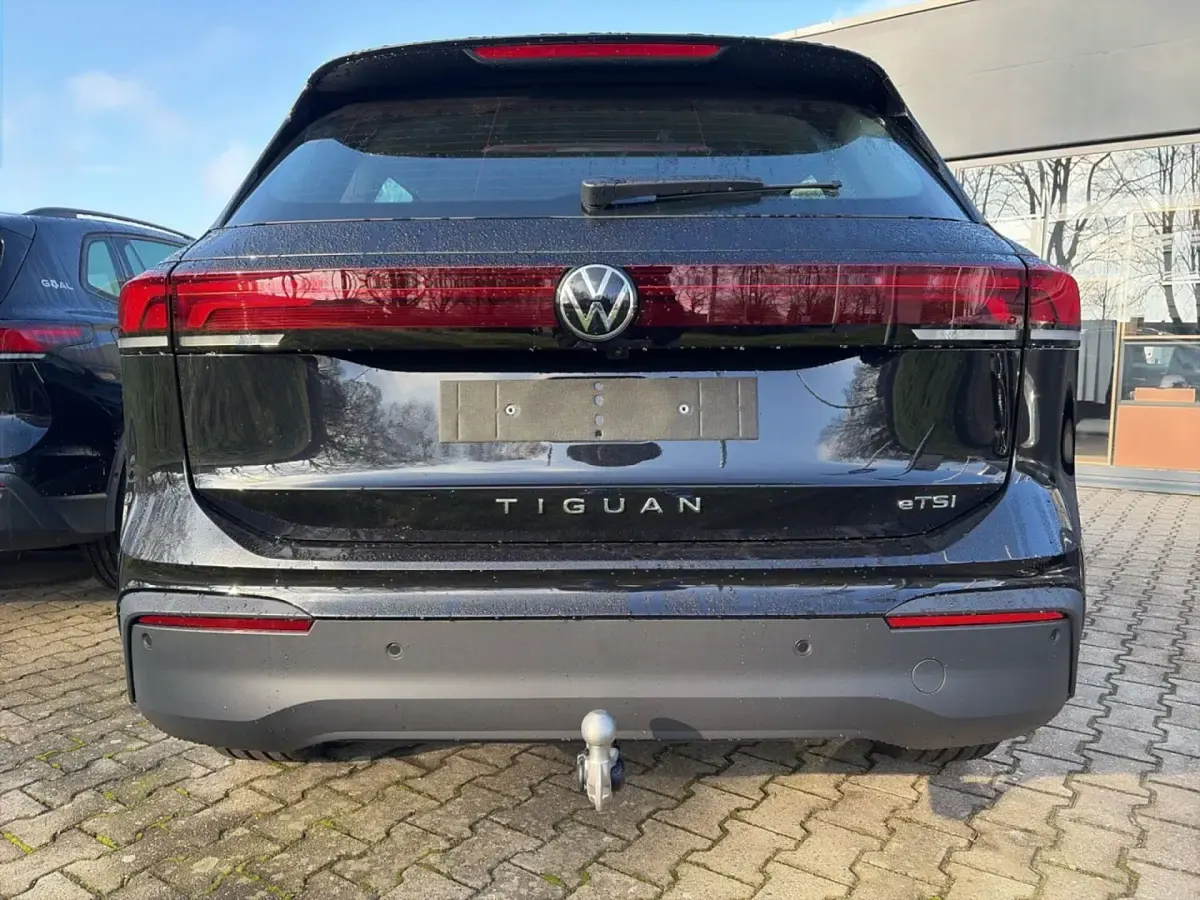 Gebraucht VW Tiguan Goal 150 PS (110 kW) 2024 Schwarz SUV
