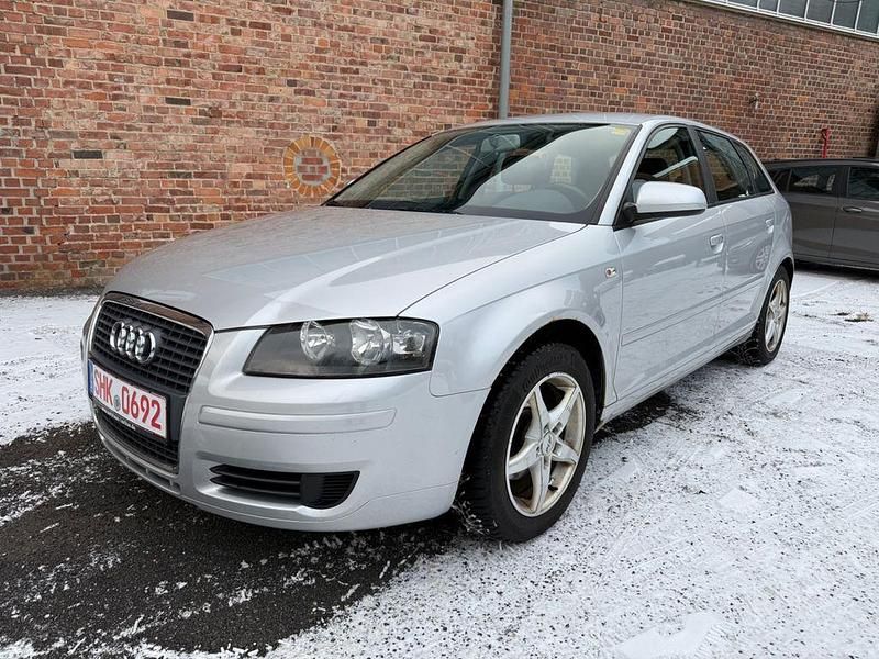 Silber Gebraucht 2007 Audi A3 Attraction Limousine | 2.290 € (Guter Preis) - Bild 1/4