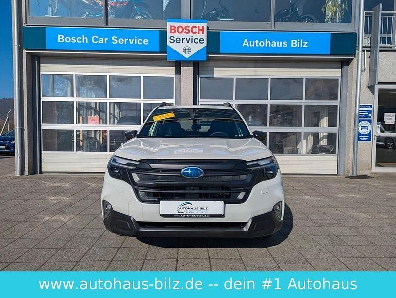 Neu Subaru Forester Exclusive+ 136 PS (100 kW) 2025 Crystal white perleffekt SUV