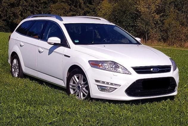 Weiß Gebraucht 2013 Ford Mondeo Kombi | 6.399 € (Teuer) - Bild 1/4
