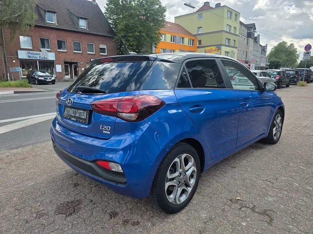 Gebraucht Hyundai i20 Advantage 101 PS (74 kW) 2020 Blau Kleinwagen