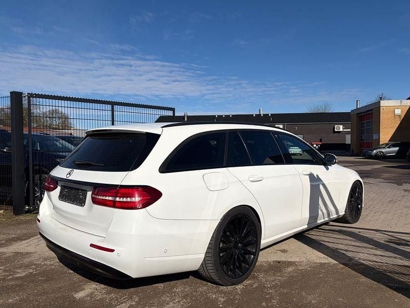 Gebraucht Mercedes E220 194 PS (142 kW) 2017 Weiß Limousine