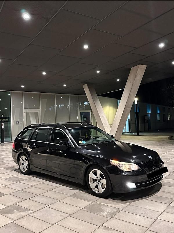 Gebraucht BMW 530 235 PS (172 kW) 2009 Schwarz Kombi