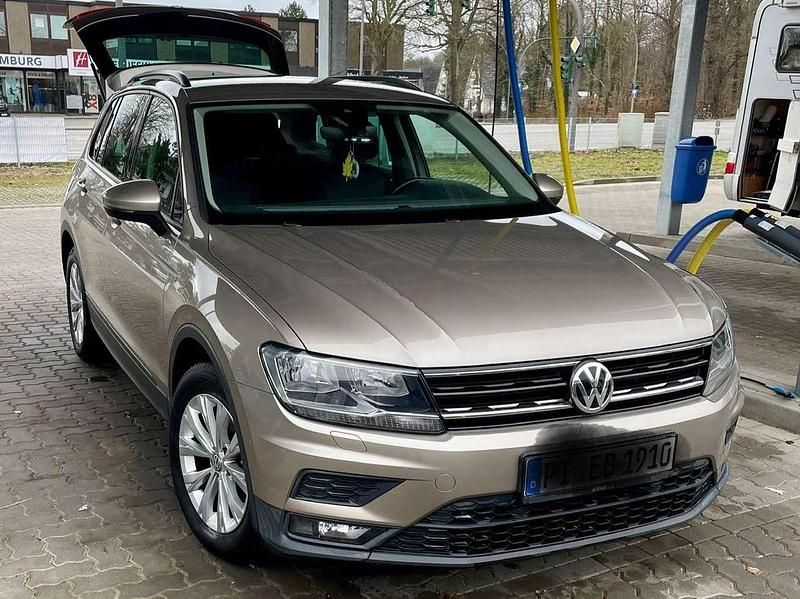 Beige Gebraucht 2017 VW Tiguan Comfortline SUV | 16.500 € (Guter Preis) - Bild 1/4
