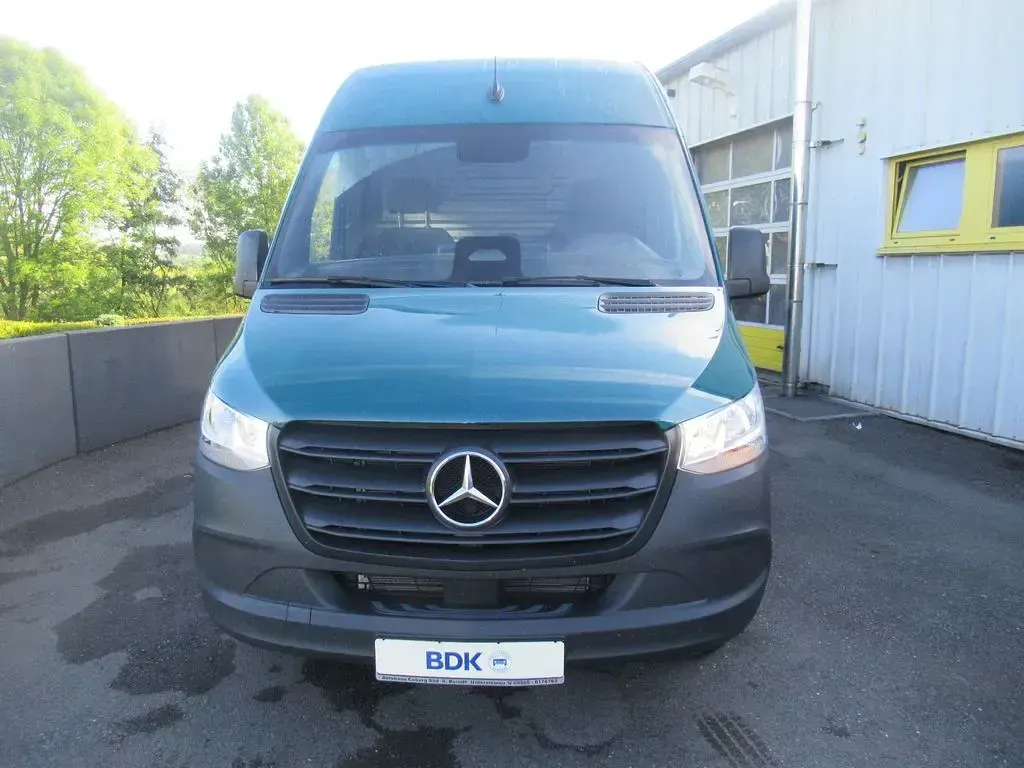 Gebraucht Mercedes Sprinter 190 PS (139 kW) 2026 Grün Van