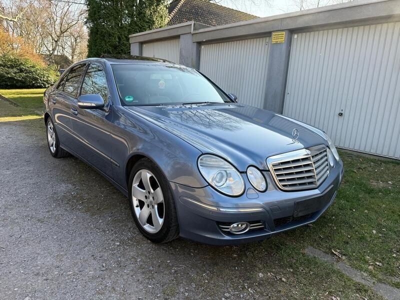 Blau Gebraucht 2007 Mercedes E220 Elegance Limousine | 4.900 € (Fairer Preis) - Bild 1/4
