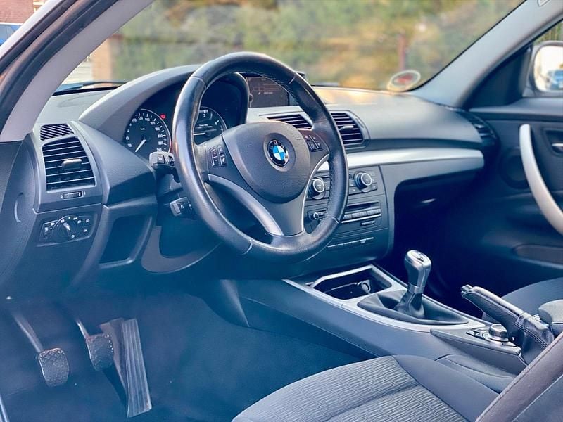 Gebraucht BMW 118 143 PS (105 kW) 2012 Schwarz Kleinwagen