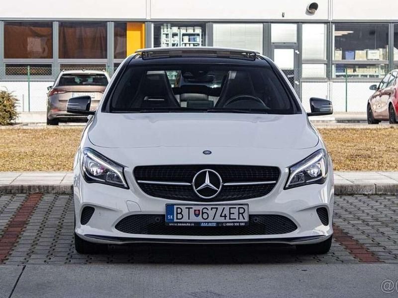 Weiß Gebraucht 2017 Mercedes CLA200 Shooting Brake Edition Kombi | 19.500 € (Fairer Preis) - Bild 1/4