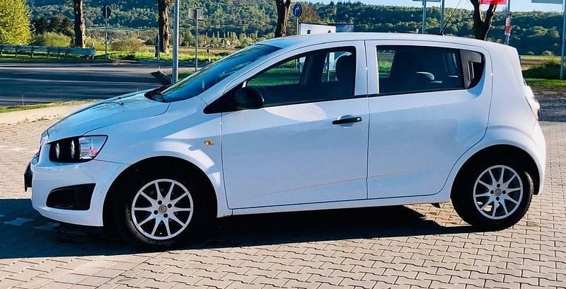 Second-hand Chevrolet Aveo 69 CP (50 kW) 2013 Alb Hatchback