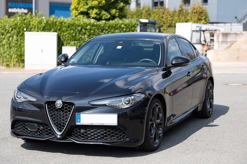 Schwarz Gebraucht 2019 Alfa Romeo Giulia Veloce Limousine | 28.500 € (Fairer Preis) - Bild 1/4