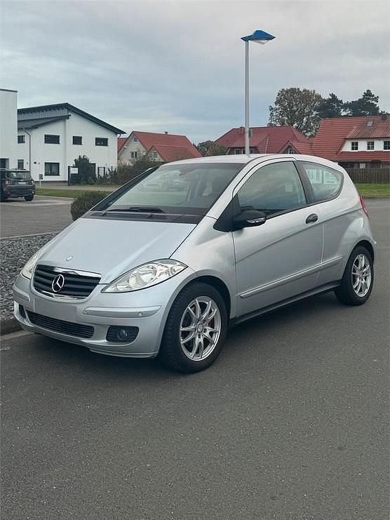 Silber Gebraucht 2006 Mercedes A180 Van / Kleinbus | 3.700 € (Fairer Preis) - Bild 1/4