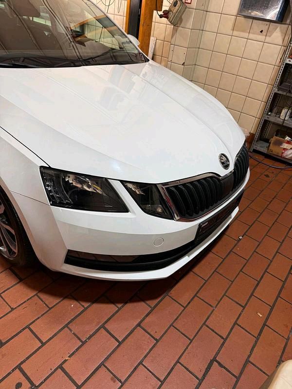 Weiß Gebraucht 2017 Skoda Octavia Style Kombi | 9.150 € (Fairer Preis) - Bild 1/4