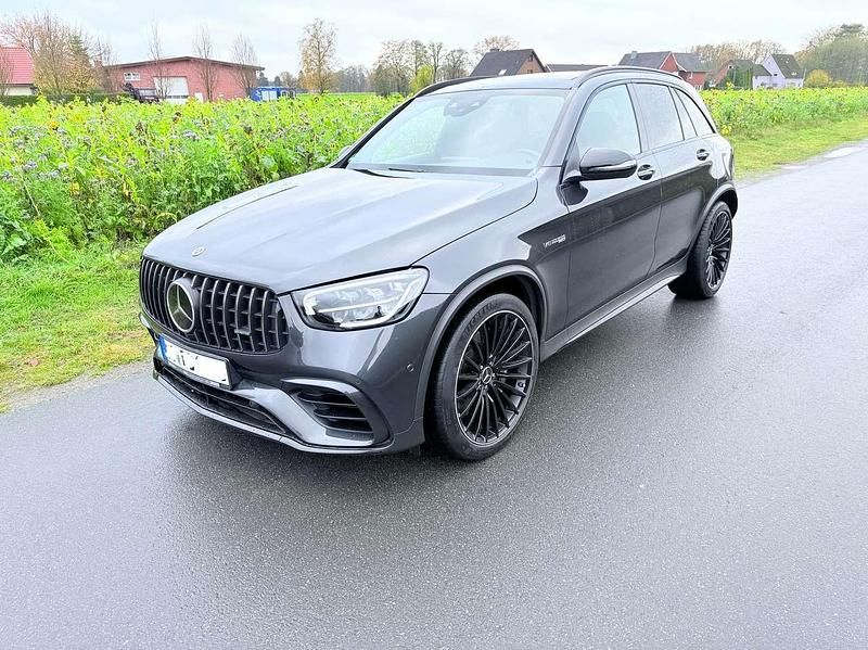 Grau Gebraucht 2022 Mercedes GLC63 AMG AMG SUV | 69.000 € (Etwas zu teuer) - Bild 1/4